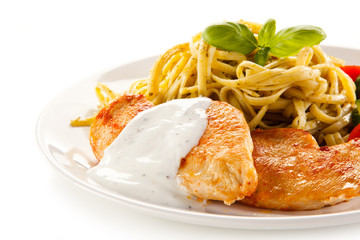 Grilled chicken fillet, pasta and vegetables 