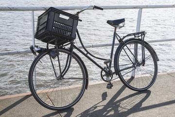 Fototapeta na wymiar Bike at Oosterdok Canal Port; Amsterdam