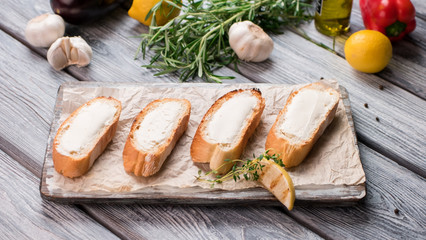 Pieces of bread with butter. Grilled lemon and herb. Crispy toasts for breakfast. How to prepare bruschetta.