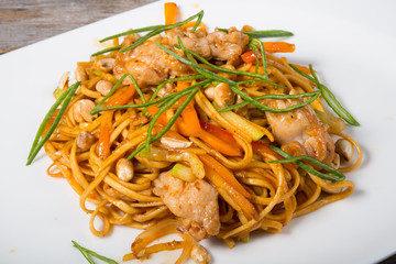 Thai fried noodles with chicken © Duke