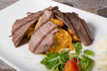 Fried beef with mushrooms