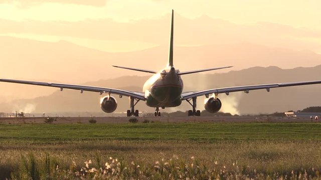 飛行機の離陸 Airliners takeoff