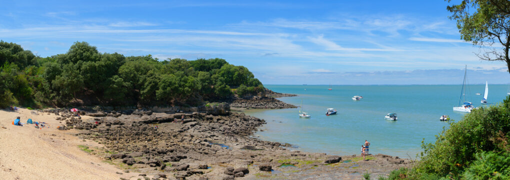 Panoramique d'une crique d'une des criques de l'ile d'Aix.