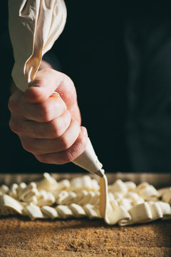 cake decorating