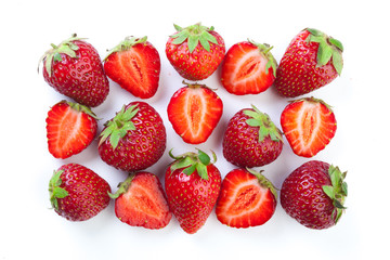 Obraz na płótnie Canvas Beautiful strawberries isolated on white