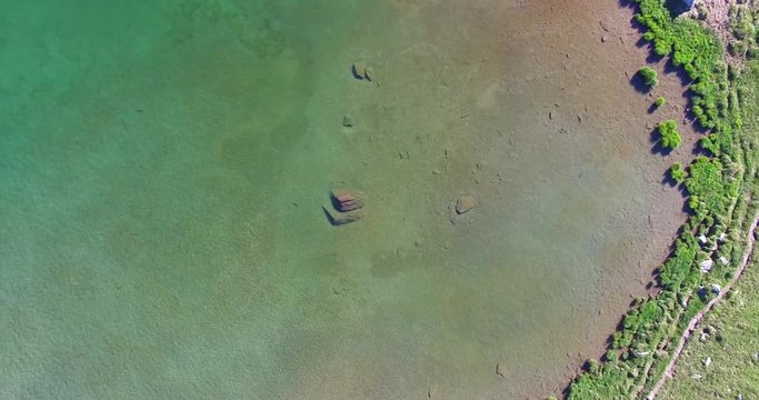 Stagno con acqua limpida - Vista dall'alto