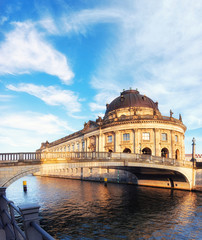 Fototapety  Wyspa Muzeów w Berlinie na rzece Spree