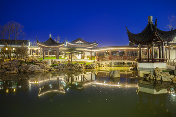 Fototapeta premium Chinese traditional buildings at night