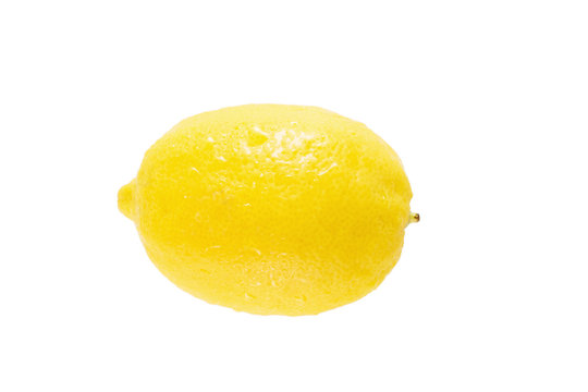 лимон на белом фоне