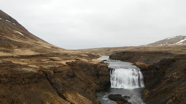 Island - Landschaft - Wasserfall - Natur - Luftaufnahme - 4K