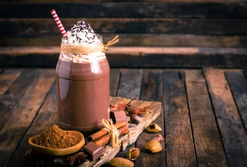 Foto op Plexiglas Milkshake Chocolademilkshake met slagroom