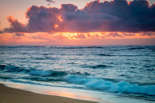 Sunrise/sunset above the ocean