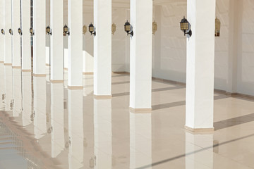 Obraz na płótnie Canvas Reflecting floor