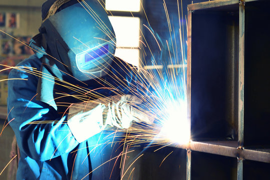 Schwei&szlig;er - Industriearbeiter in einer Firma //  welder - industrial workers in a company