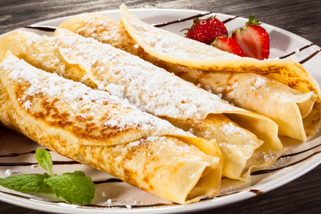 Crepes with strawberries and cream 