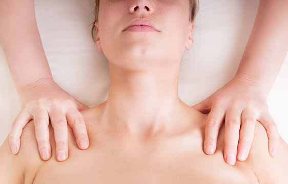 Therapist doing shoulders massage and pressing points to release tension in levator scapulae muscle