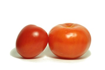 Два спелых помидора
