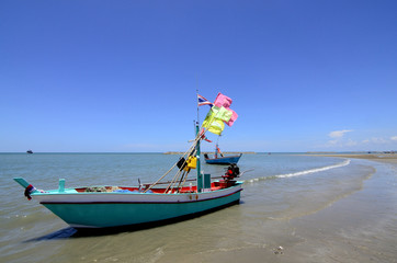 Obraz na płótnie Canvas Fishing boat on the Beach Thai local Fishing boat on the beach in the sunny day, Petchaburi province, Thailand.
