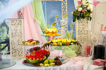 The banquet table with fruits