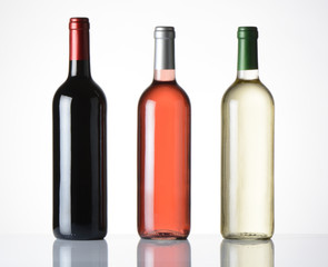 Botellas de vino tinto, rosado y blanco