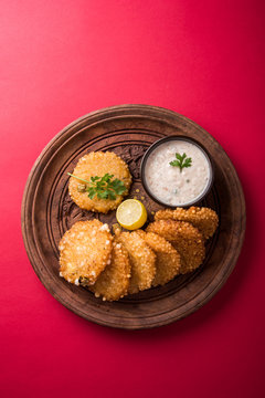 tasty sabudana vada or sabudana vade made up of Sago served with peanut chutney, a famous fasting recipe or snack from maharashtra, India
