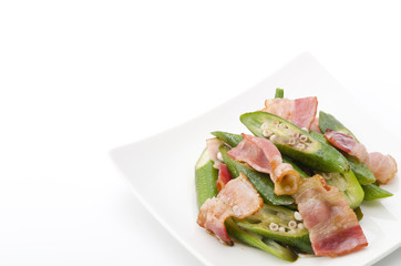 オクラとベーコンの炒め物