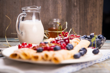 pancakes with berry