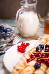 pancakes with berry