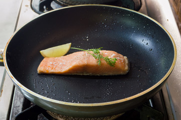 Grilled salmon with the lemon in a pan.