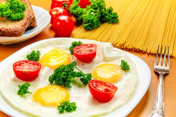 Fried eggs with tomatoes