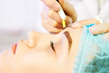 Master making permanent eyebrow make up