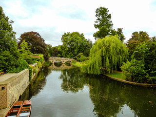 Fototapeta na wymiar View of a bridge on the river Cam and the park at the University of Cambridge