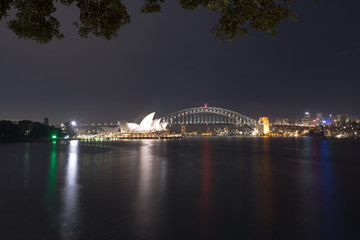 Obraz premium Night time view of Sydney city from Mrs Macquarie's chair