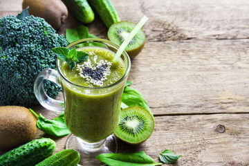 Green vegetable smoothie