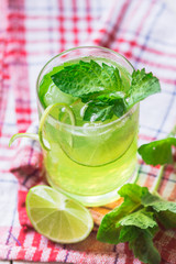 Soft drink with lime, ice and mint