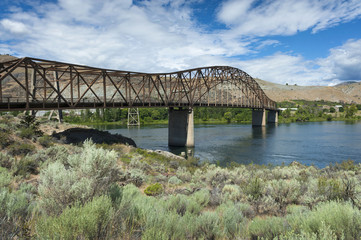 Beebe Bridge on the Columbia River.  Located three miles east of Lake Chelan, the bridge is part of U.S. Route 97. It is one of three “Continuous-steel through-truss tied-arch” bridges in the state. © LoweStock