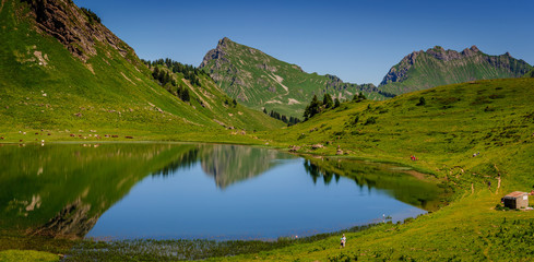 Lac de Roy et chaîne du Mont Blanc
