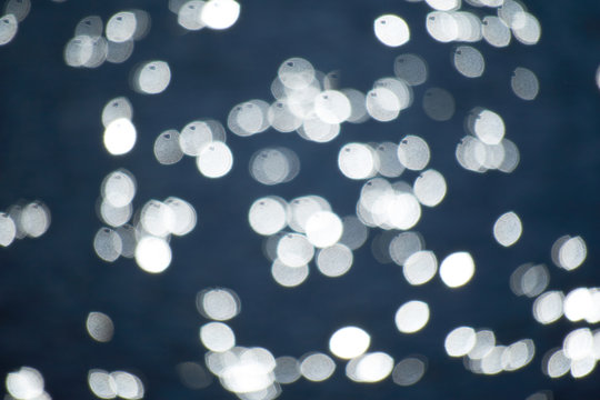 glare on the water blurred
