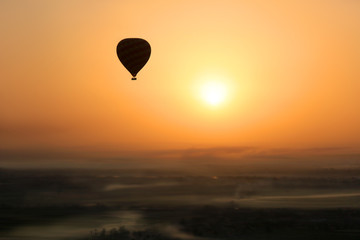 Naklejka premium Hot air balloon, Egypt sunrise