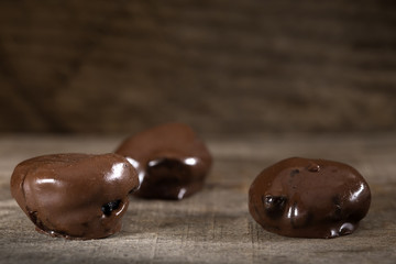 Plums in chocolate