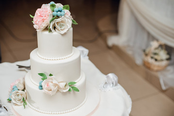 Obraz na płótnie Canvas White wedding cake