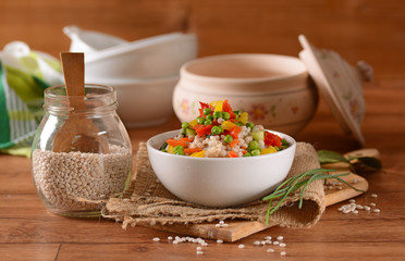 cucina vegetariana - orzo con verdure assortite