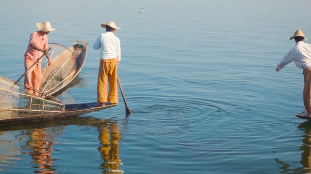 Video 1080p - Local fishermen on boats in between fishing. Inle Lake, Myanmar