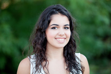 Naklejka premium Beautiful brunette girl relaxing in the park