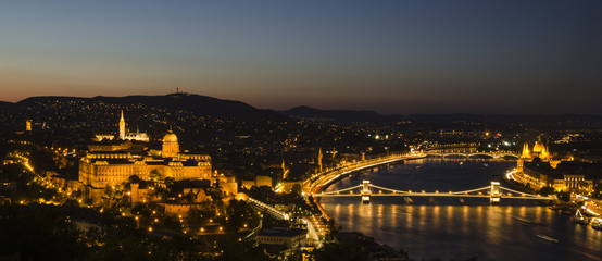 Naklejka premium Night View of Budapest