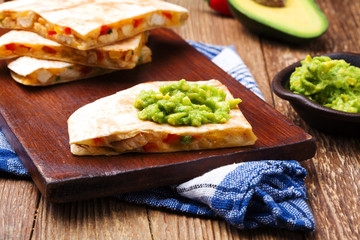 Quesadilla with chicken, served with guacamole or salsa sauce.