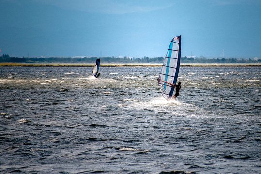 Windsurfer in Südfrankreich