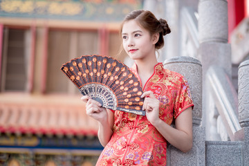 Fototapeta na wymiar Asian Chinese woman in Traditional Chinese