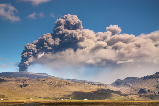 Eyjafjallajokull volcano eruption, Iceland/ Eyjafjallajokull volcano eruption, Iceland