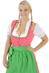 Blonde Frau in Dirndl als Trachtenkleid zum Oktoberfest in Bayern